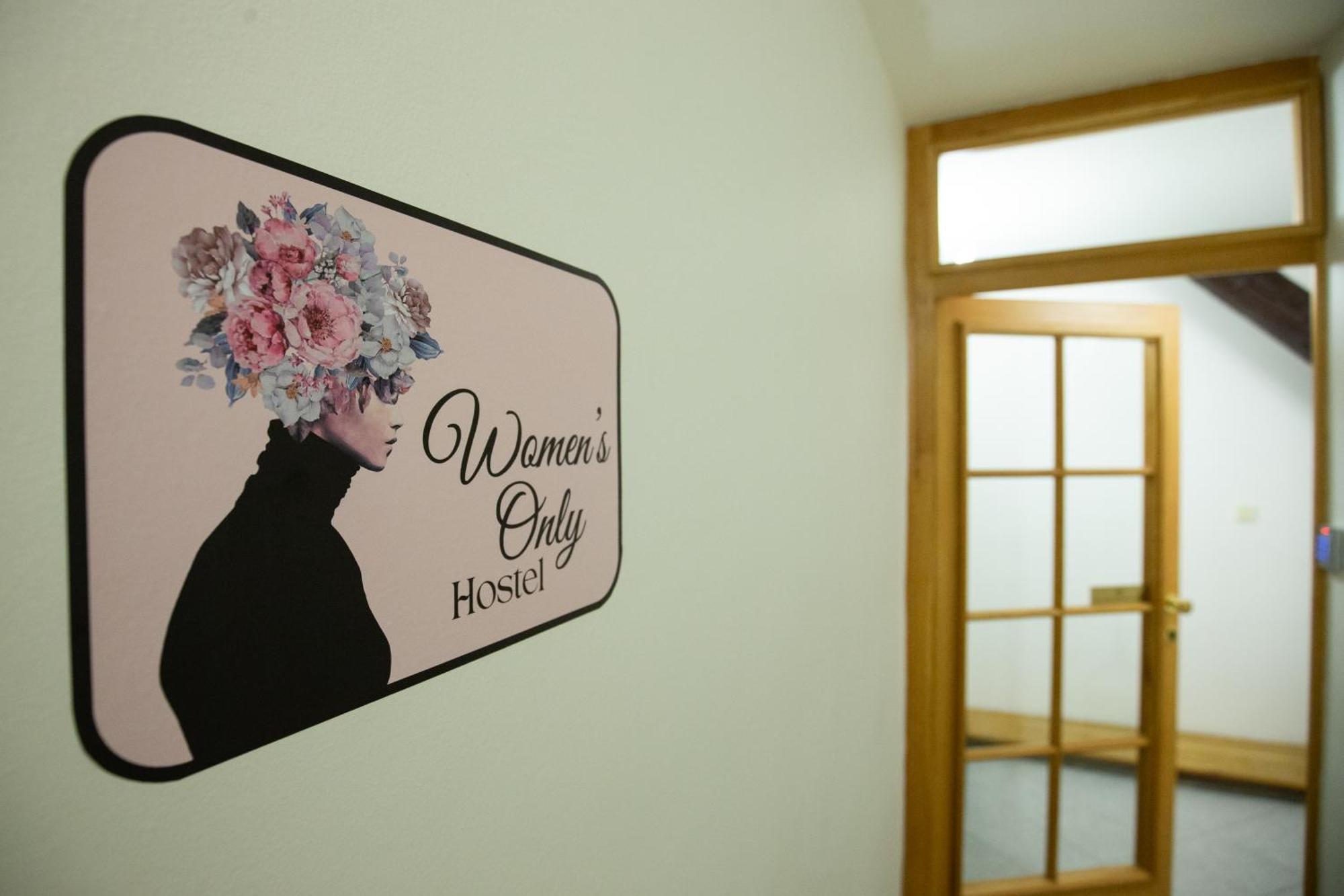Women'S Only Hostel - Female Only 프라하 외부 사진